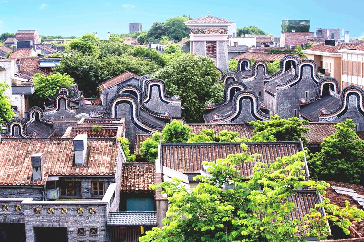 Lingnan Tiandi Lingnan Tiandi is Foshan's largest and best-preserved historical district, recognized as a National Cultural Heritage site. Through car - 4