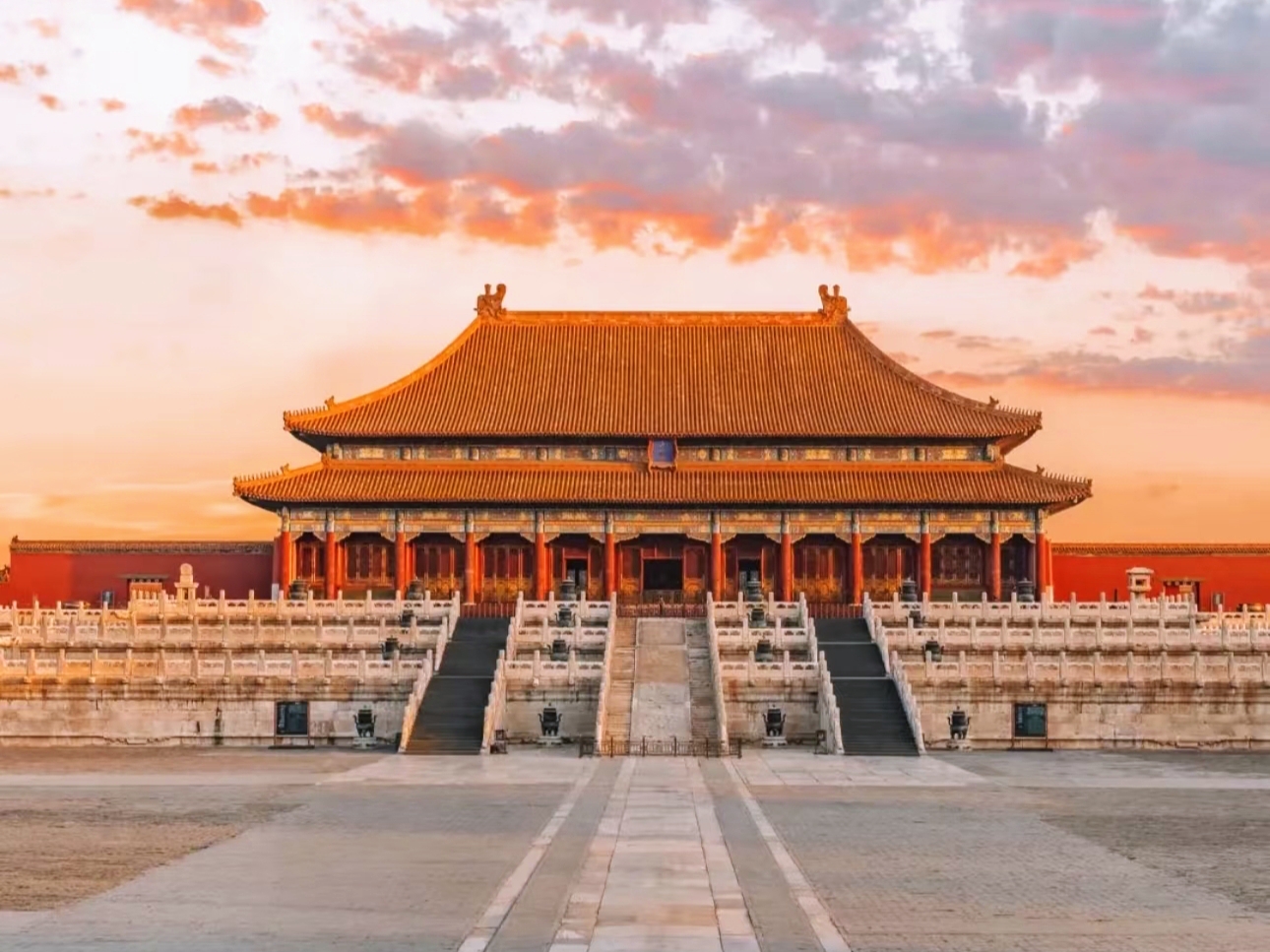Highly recommended are the grand square before the Hall of Supreme Harmony, the delicate pavilions in the Imperial Garden, and the long corridors of t - 5
