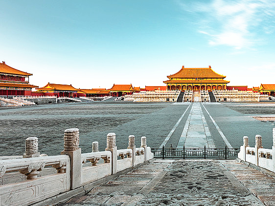 Highly recommended are the grand square before the Hall of Supreme Harmony, the delicate pavilions in the Imperial Garden, and the long corridors of t - 1